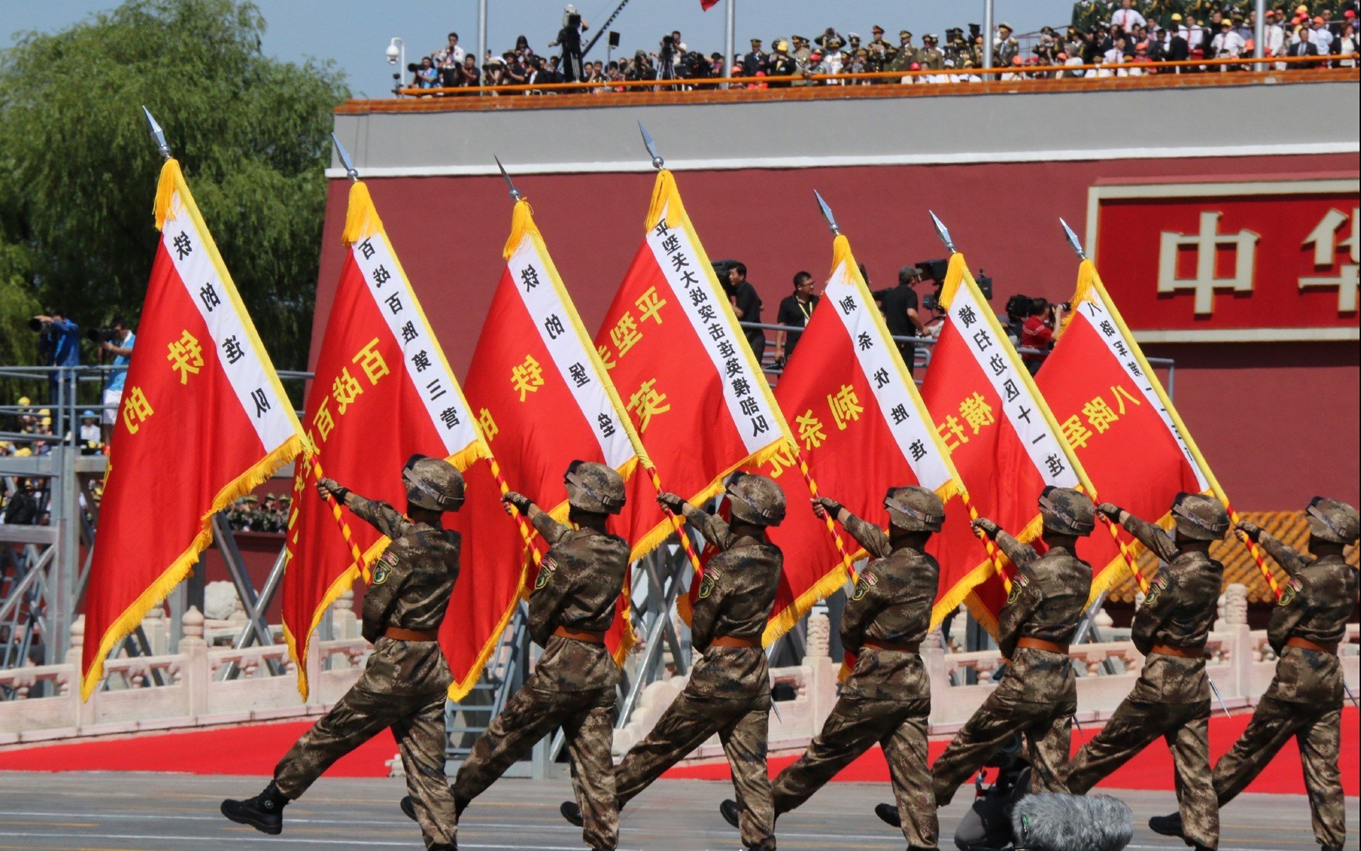 非常有戏剧性，包含了冷门、逆转、绝杀和一位德国中场的名字。我需要构思一个既符合体育逻辑又能体现唯一性的叙事